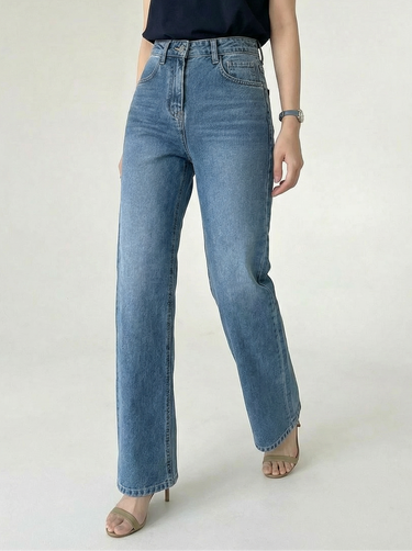 Sloane Straight Leg Jeans