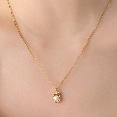 Pearl Pendant Necklace