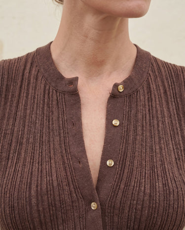Cosima Tank, round neck and gold-tone button close-up – Moriel Heritage