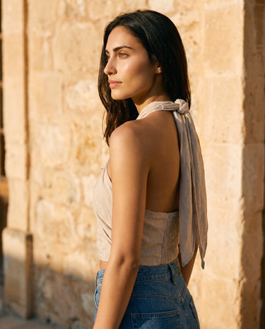 Side and back view of the beige linen halter top showing the long neck ties – Moriel Heritage