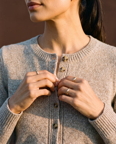 Short Knitted Cardigan in beige — close-up of the neckline and buttons