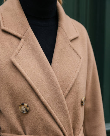 The Calvera double-breasted wool coat in khaki — close-up of the notch collar and lapel