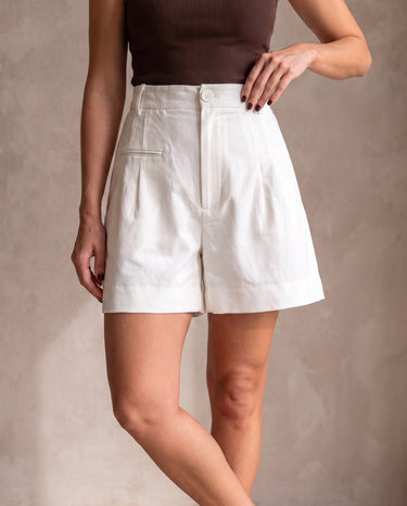 The Monroe short in white — side view on model