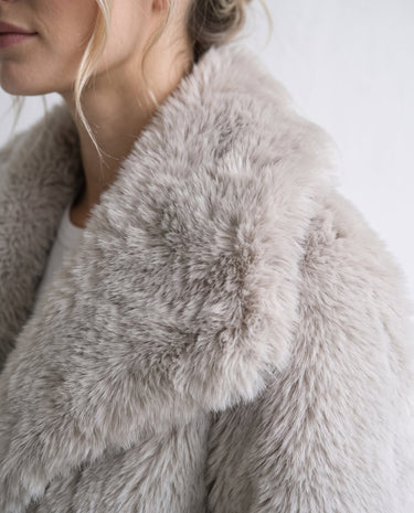 The Noa Faux Fur Coat in beige — close-up of collar and lapel