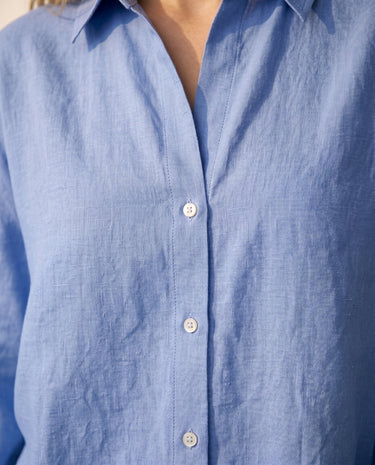 Close-up of the blue shirt's collar and buttoned placket – Moriel Heritage