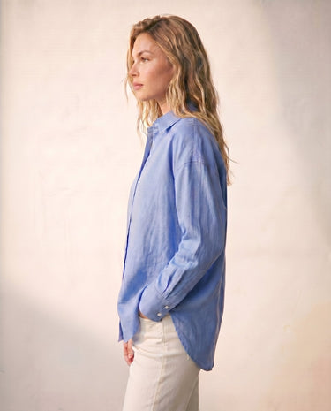 Side view of the blue poplin shirt worn untucked – Moriel Heritage